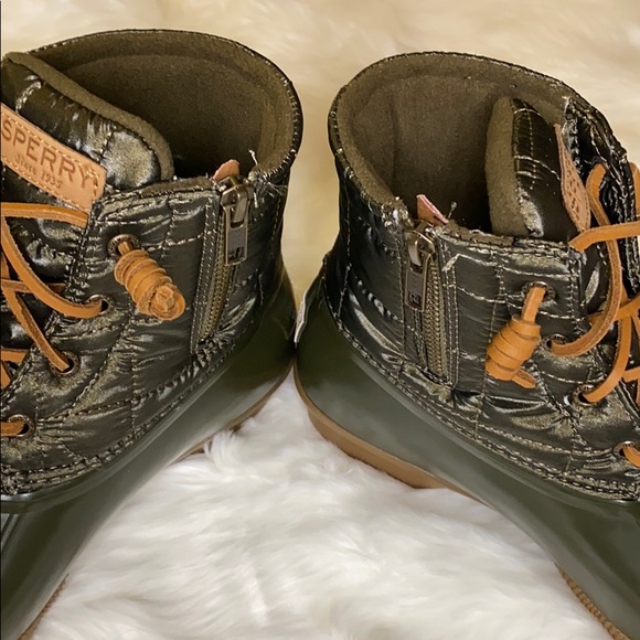 BRAND NEW: Women's Saltwater Nylon Quilt Rain Boot - Picture 9 of 9